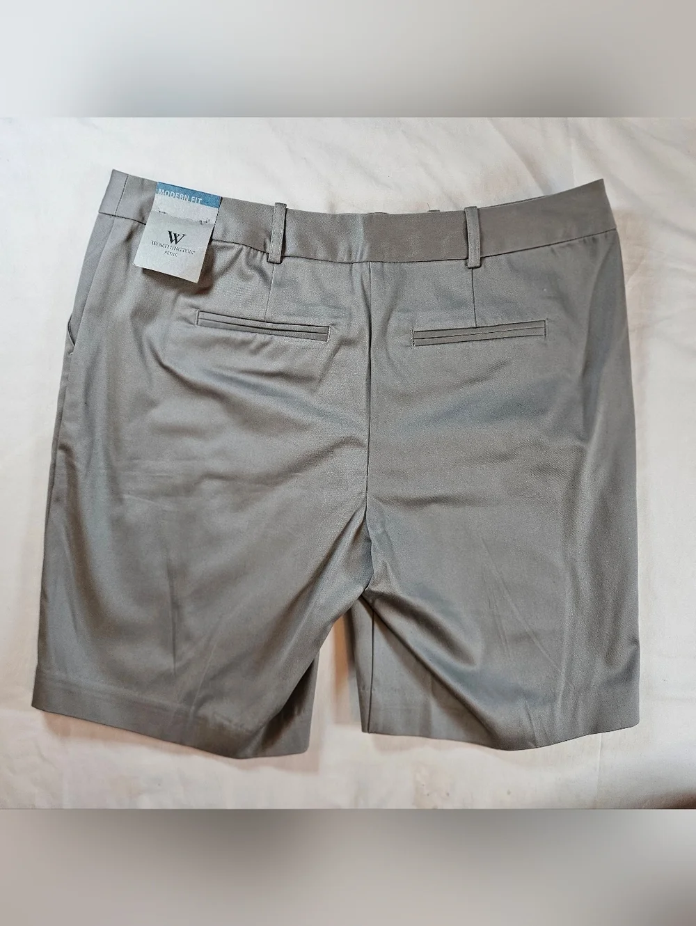 NWT Worthington Womens Petite Gray Modern Fit Bermuda Front Pleat Shorts Size 4P
